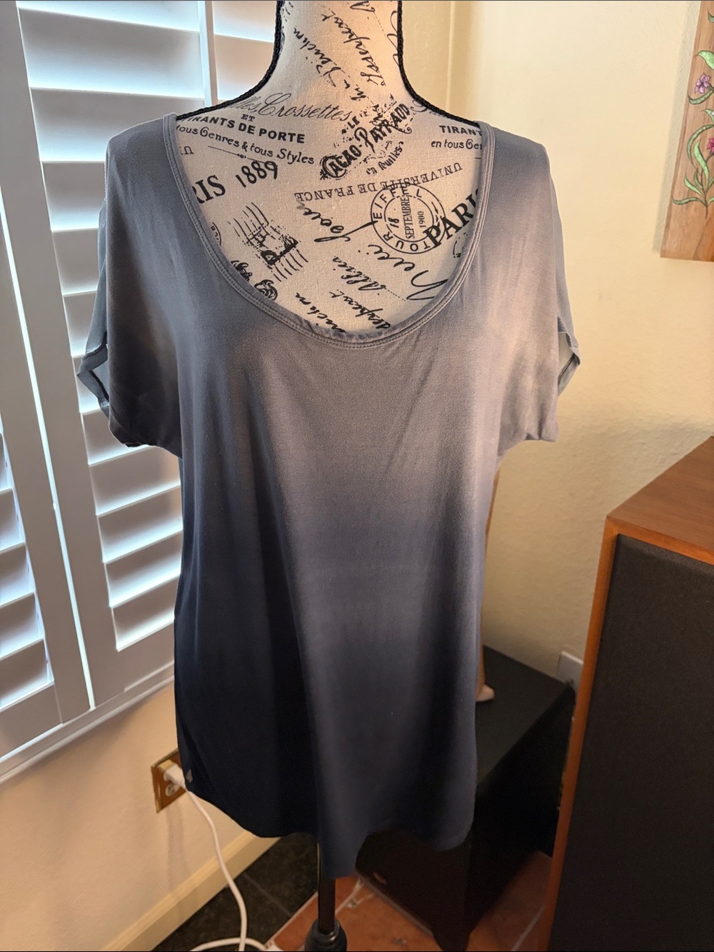 👌🩶Verigated Gray Semi Sheer Top W/Short Cap Dolman Sleeves & Scoup Neck Size XL